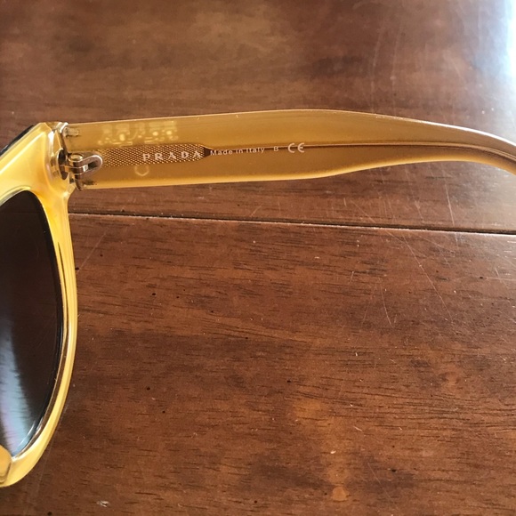 Prada sunglasses - Picture 4 of 8